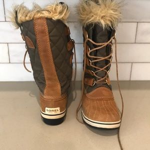 Sorel quilted snow boots